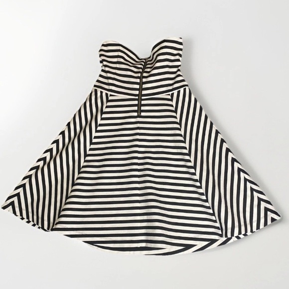 Express Women Sz 8 Black & White Striped Strapless Dress Fit & Flare Chic Style - Picture 2 of 8